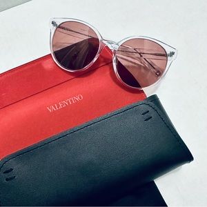 VALENTINO ROCKSTUD DETAIL SUNGLASSES WITH CASE